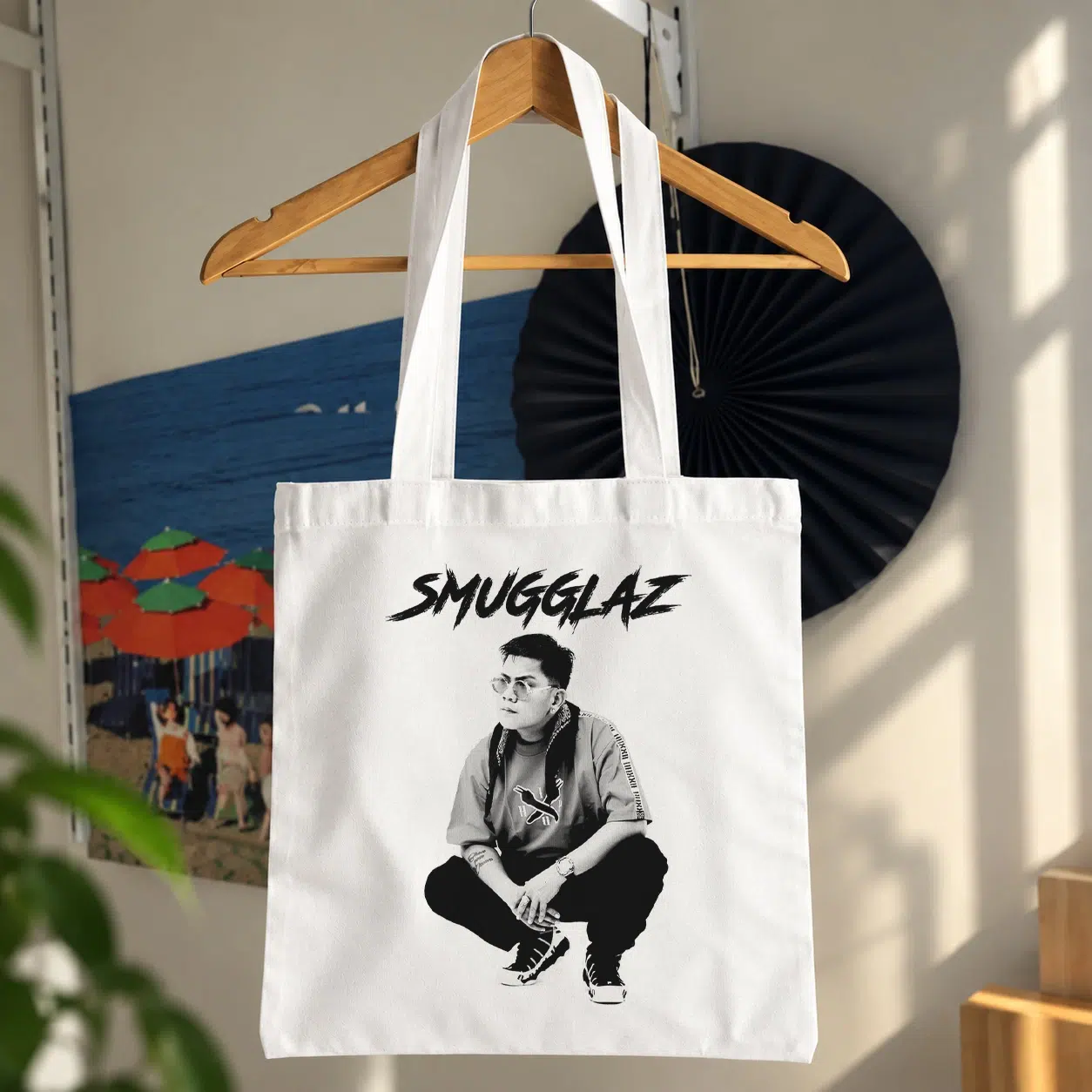 توت بگ اسماگلاز طرح پرتره نشسته سیاه‌وسفید (Smugglaz)