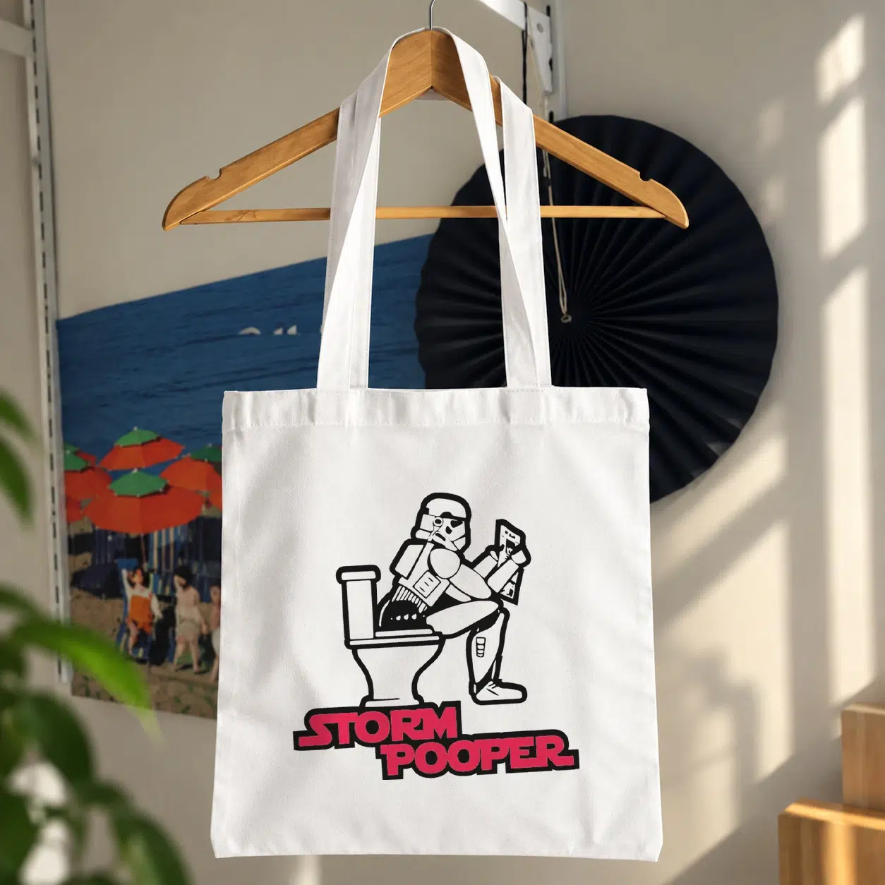 توت بگ استورم‌تروپر روی توالت طرح Storm Pooper