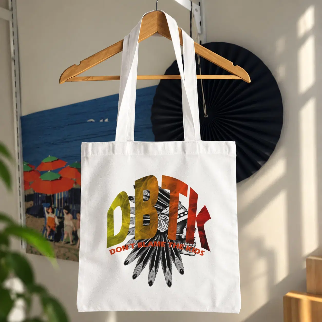 توت بگ تایپوگرافی DBTK با پر سرخپوستی