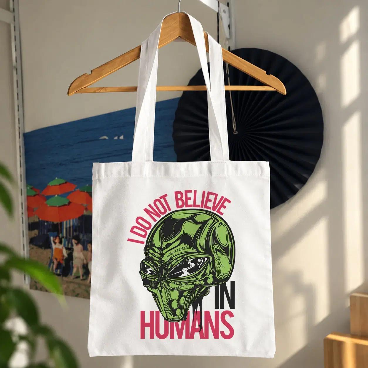 توت بگ آدم فضایی طرح I Do Not Believe in Humans