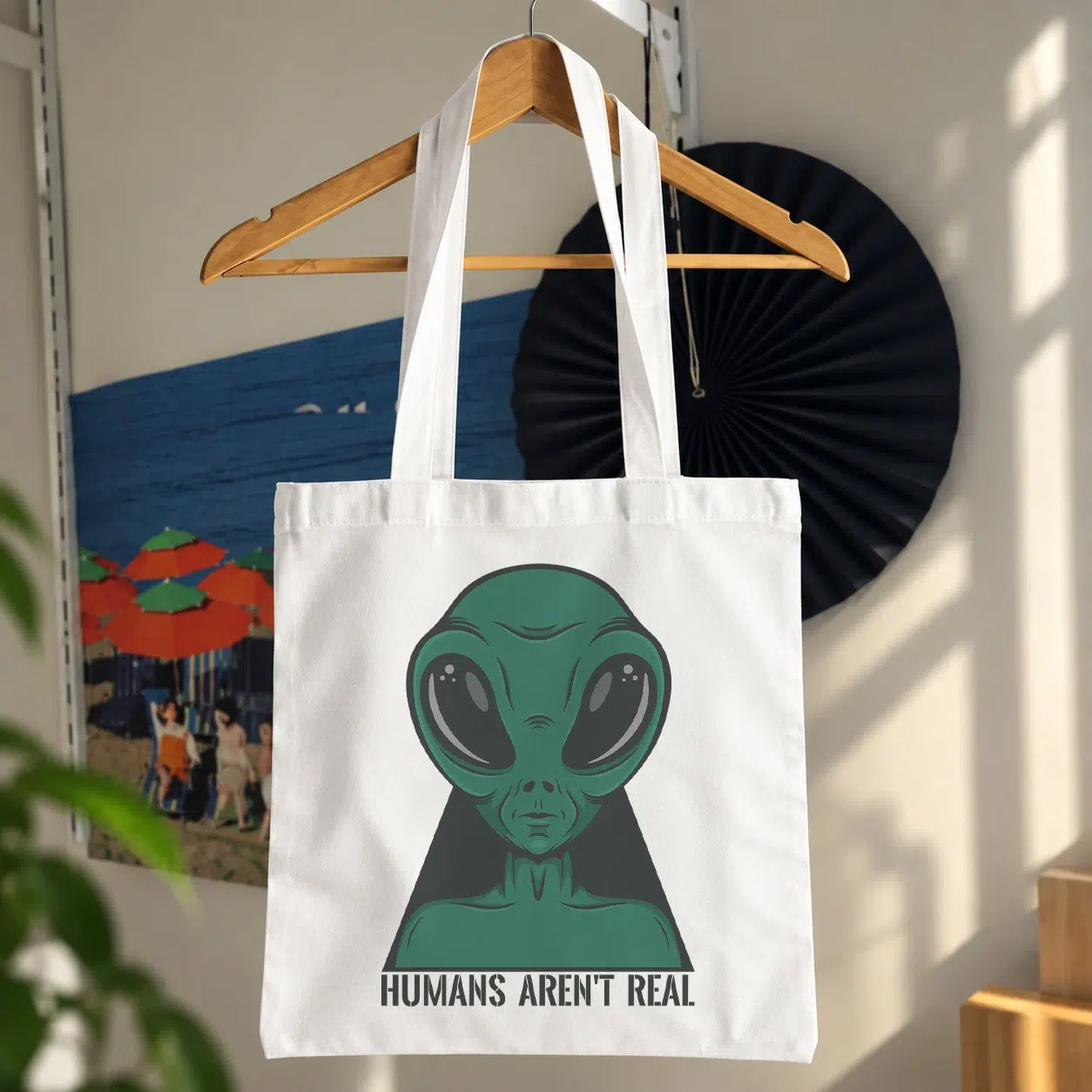 توت بگ موجود فضایی طرح Humans Aren’t Real