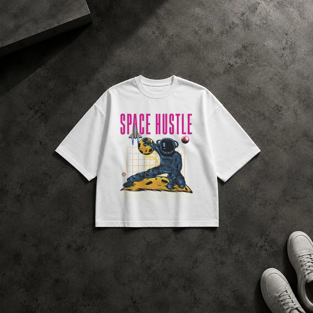 تیشرت باکسی فضانورد با توپ سیاره‌ای طرح Space Hustle