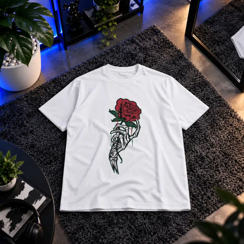 تیشرت طرح دست اسکلتی و گل رز قرمز
