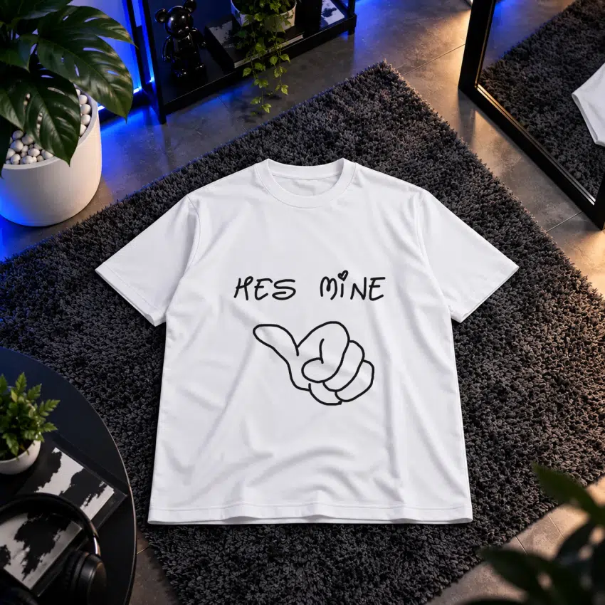 تیشرت عاشقانه طرح He’s Mine با اشاره دست